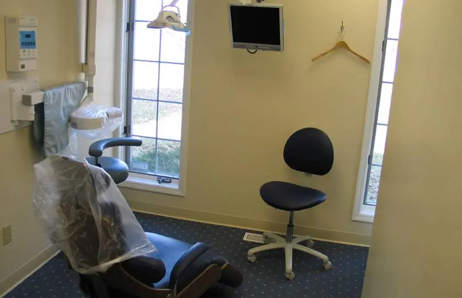 Advanced Dental Care of Springfield - Professional dental clinic exterior with modern facilities