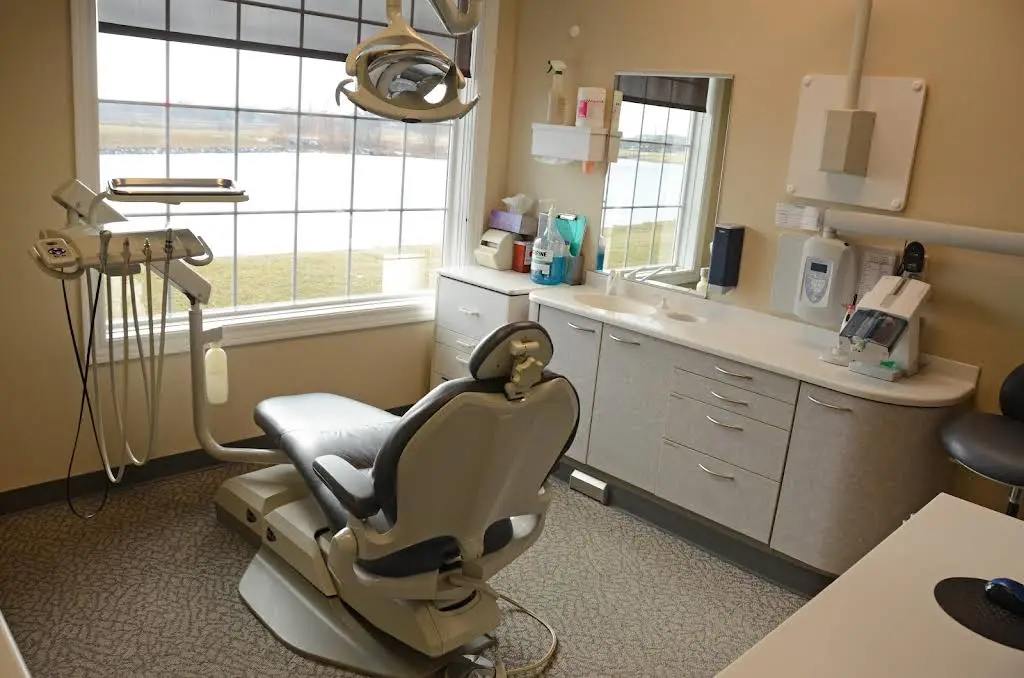 Modern Dental of Springfield - Professional dental clinic exterior with modern facilities