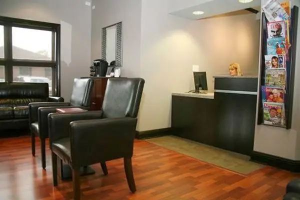 Floyd Dental - Professional dental clinic exterior with modern facilities