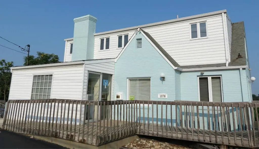 Richard M. Rothrock, DMD - Professional dental clinic exterior with modern facilities