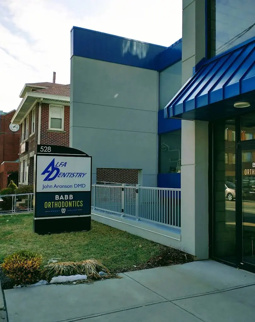 Babb Orthodontics - Professional dental clinic exterior with modern facilities
