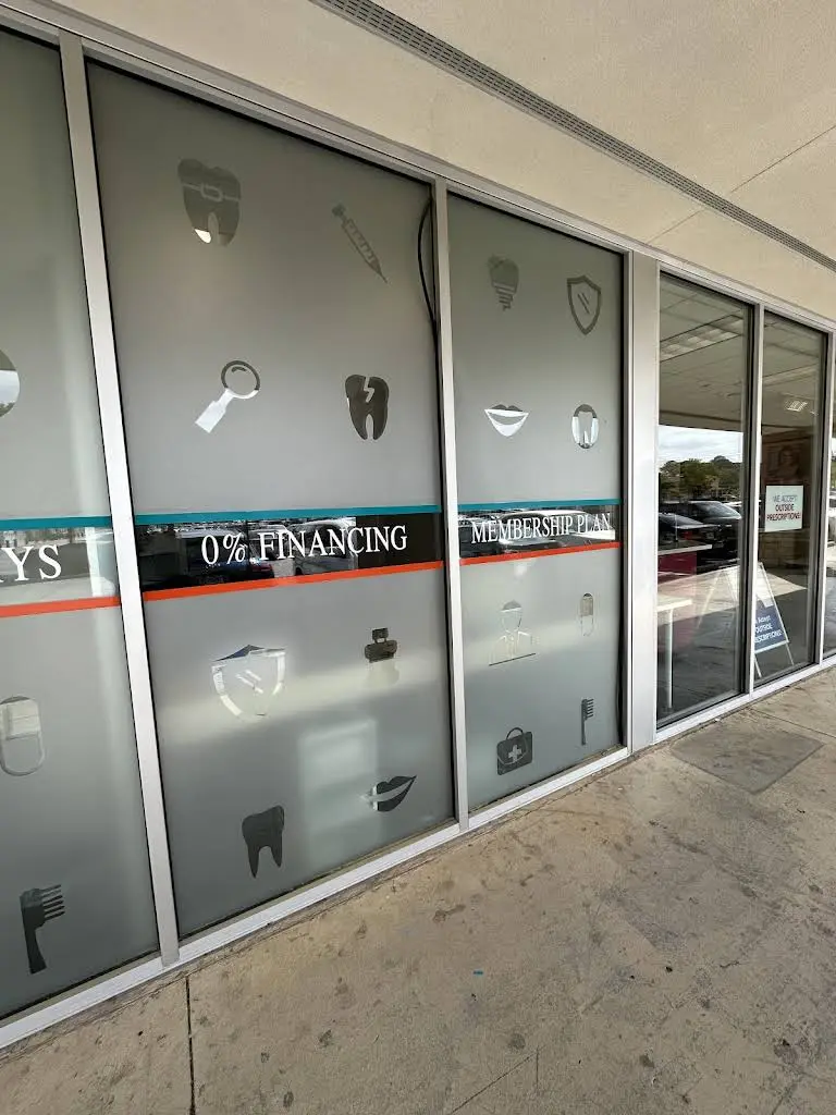 Smyrna Dental Smiles - Professional dental clinic exterior with modern facilities