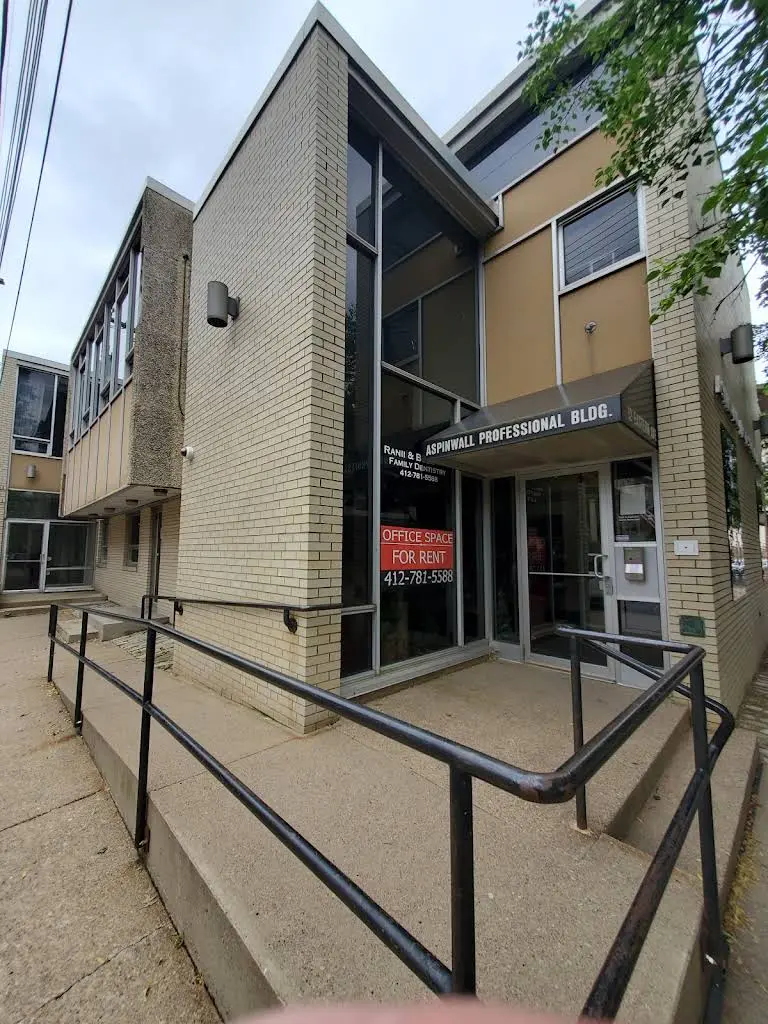 Ranii & Buzzatto Dental - Professional dental clinic exterior with modern facilities