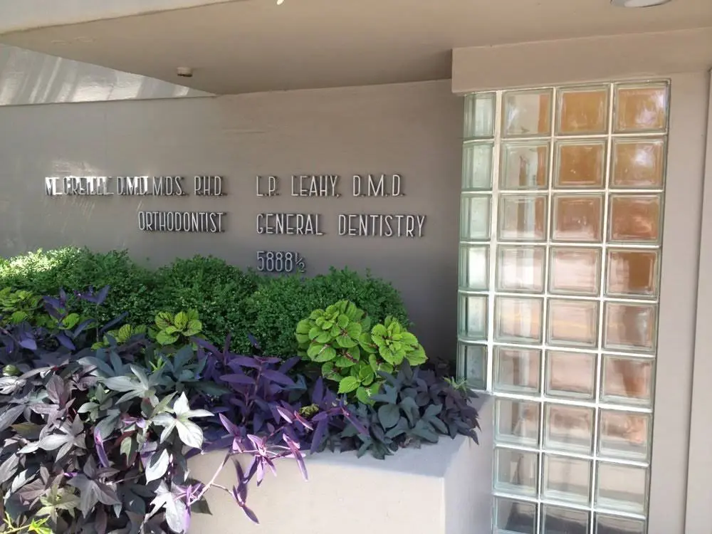 Shadyside Dentistry - Professional dental clinic exterior with modern facilities