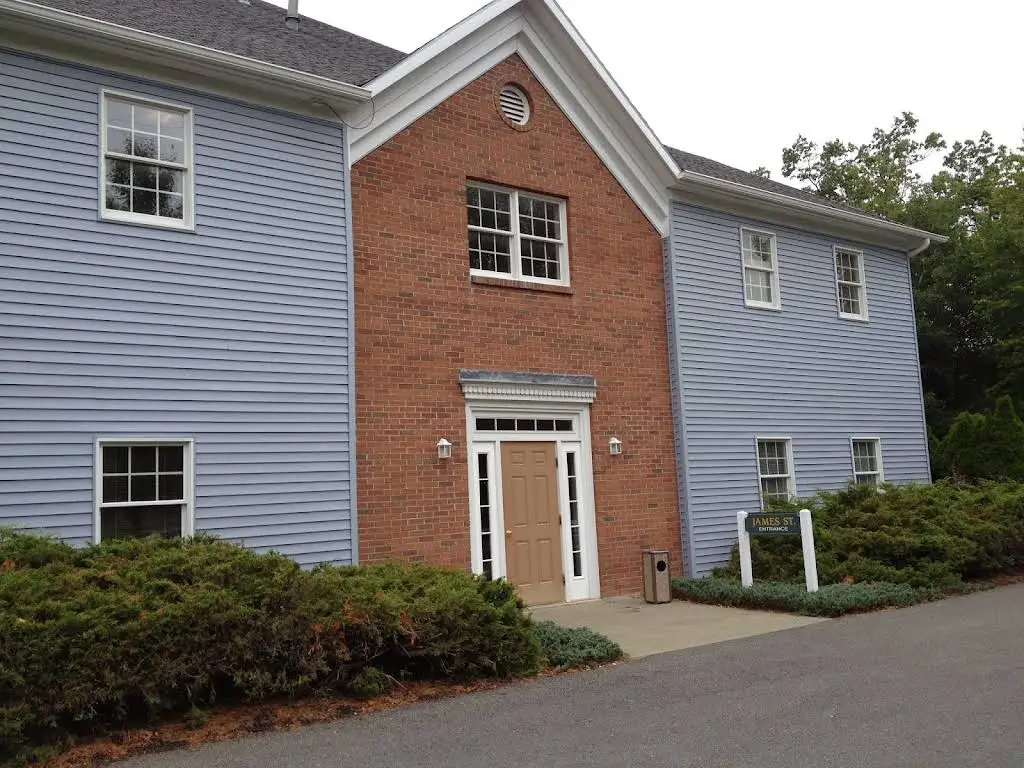 Richard D. Thayer DDS - Professional dental clinic exterior with modern facilities