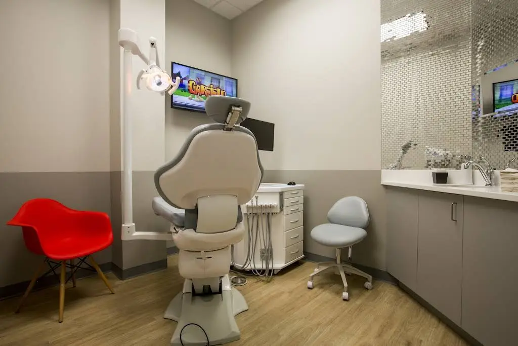 Braces Braces - Professional dental clinic exterior with modern facilities