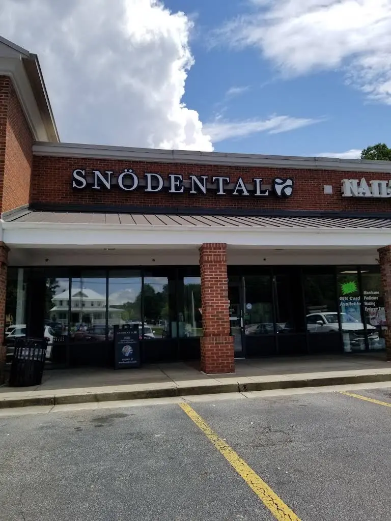 Snödental - Professional dental clinic exterior with modern facilities