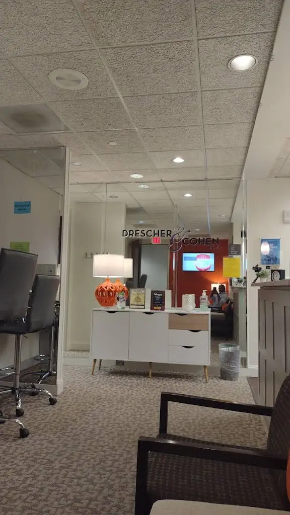 Drescher & Cohen DDS - Professional dental clinic exterior with modern facilities