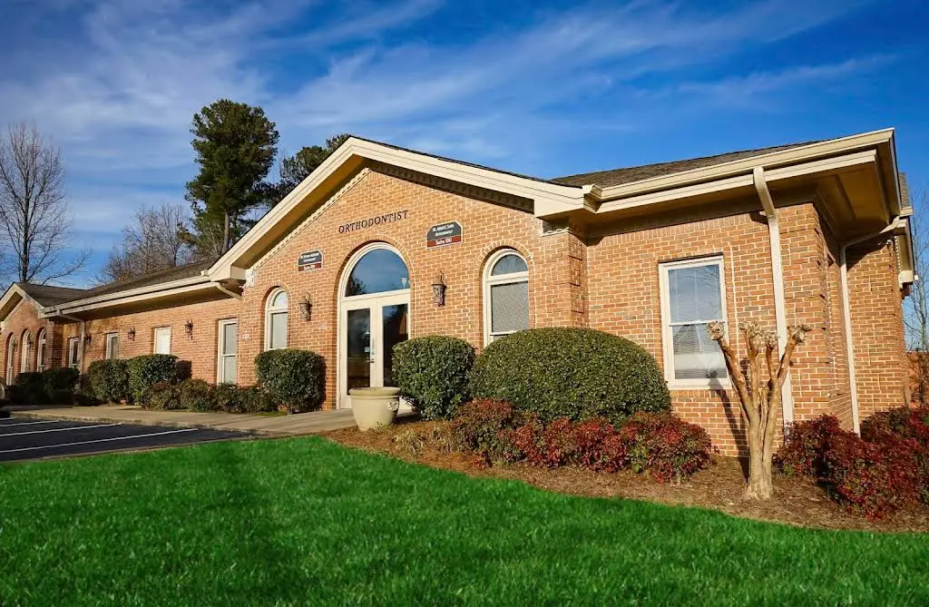 Due West Orthodontics - Professional dental clinic exterior with modern facilities
