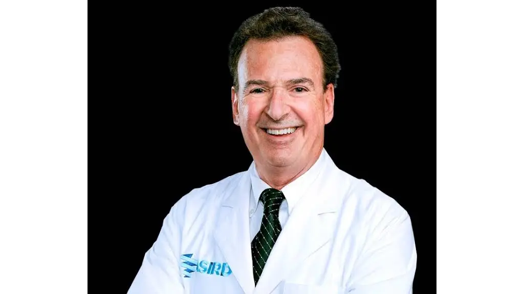 Robert Gittelman, DDS, FAGD - Professional dental clinic exterior with modern facilities