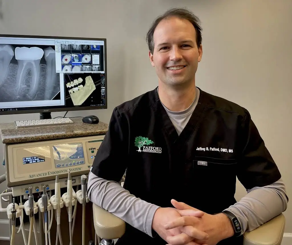 Pafford Endodontics - Professional dental clinic exterior with modern facilities