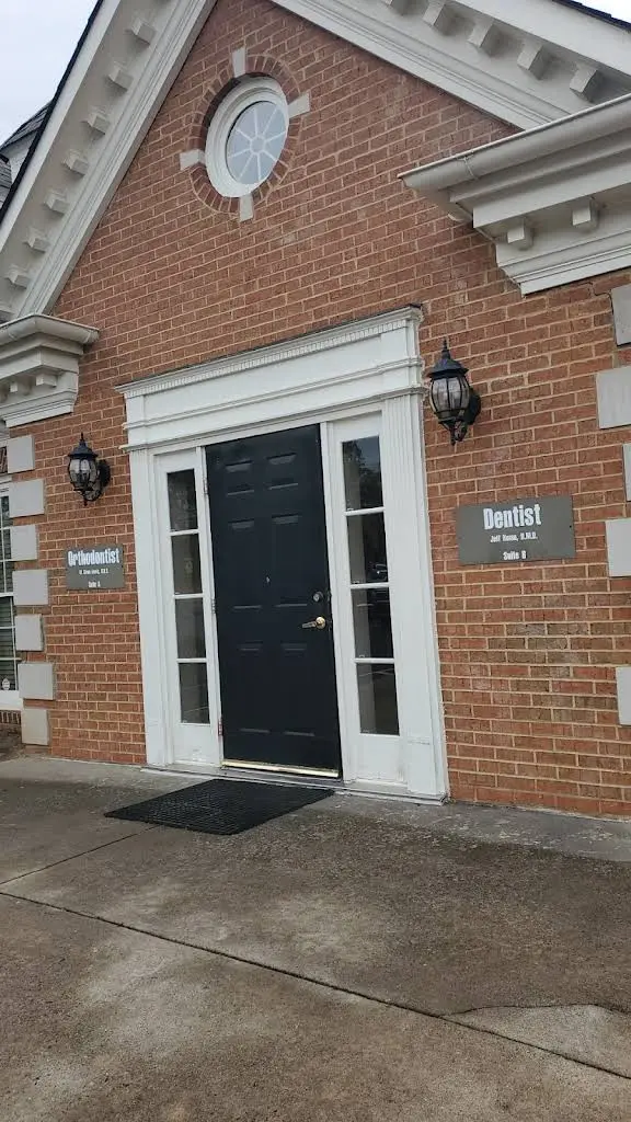 Kwan Jeff DDS - Professional dental clinic exterior with modern facilities
