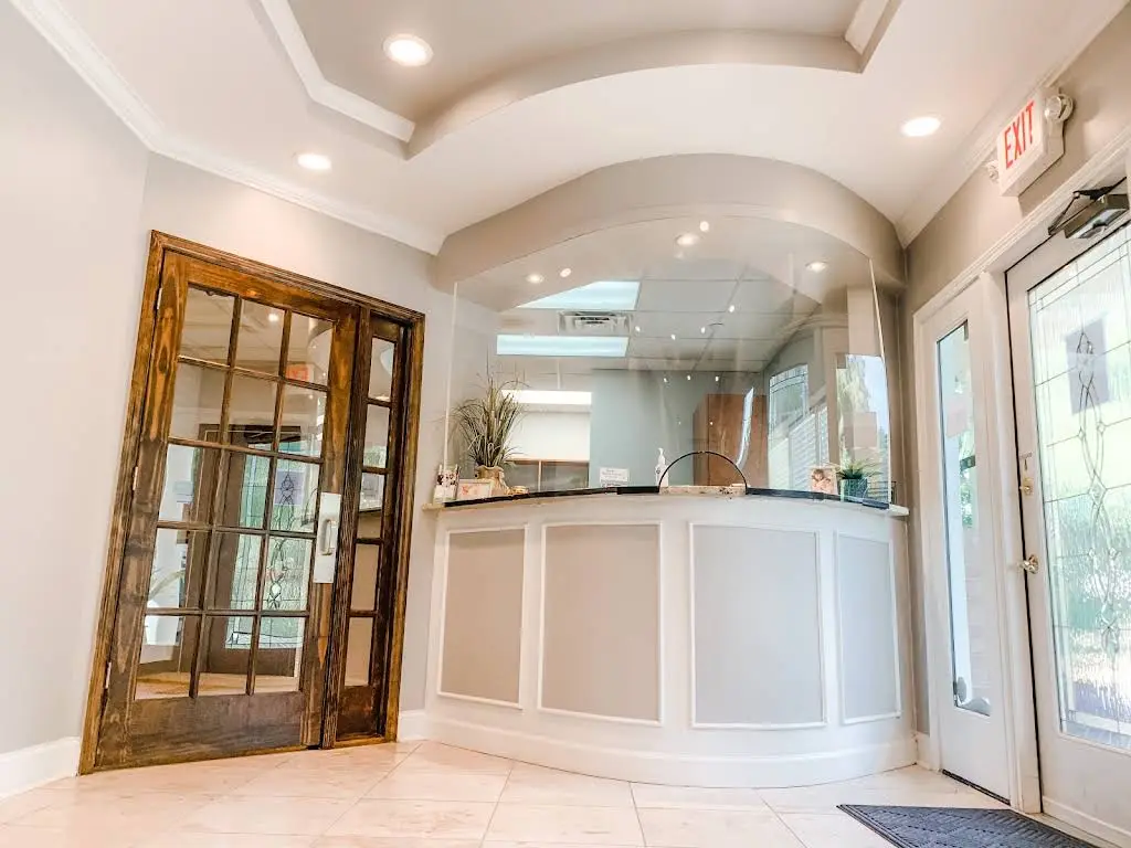 East Cobb Premier Dental - Professional dental clinic exterior with modern facilities