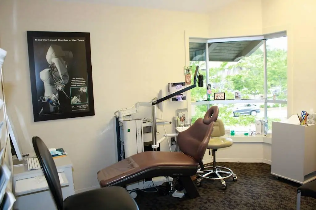 Iaculli Orthodontics - Professional dental clinic exterior with modern facilities