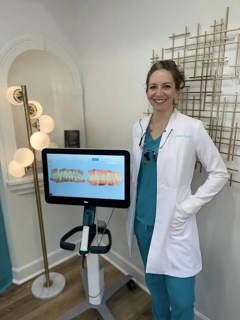 Austin Dental of Roswell - Professional dental clinic exterior with modern facilities