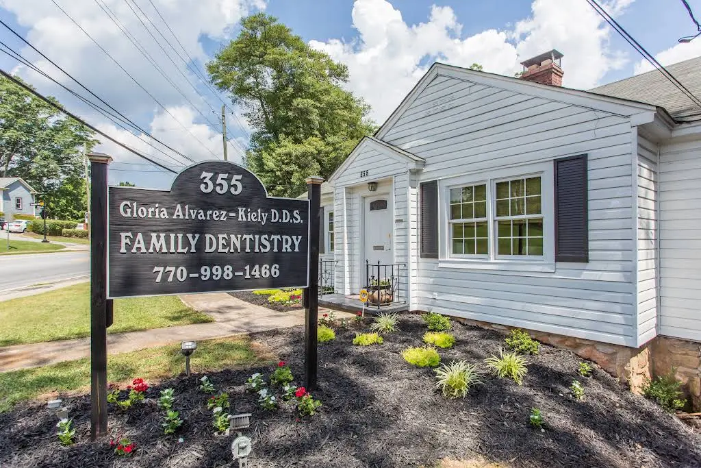 Roswell Dental Studio - Professional dental clinic exterior with modern facilities