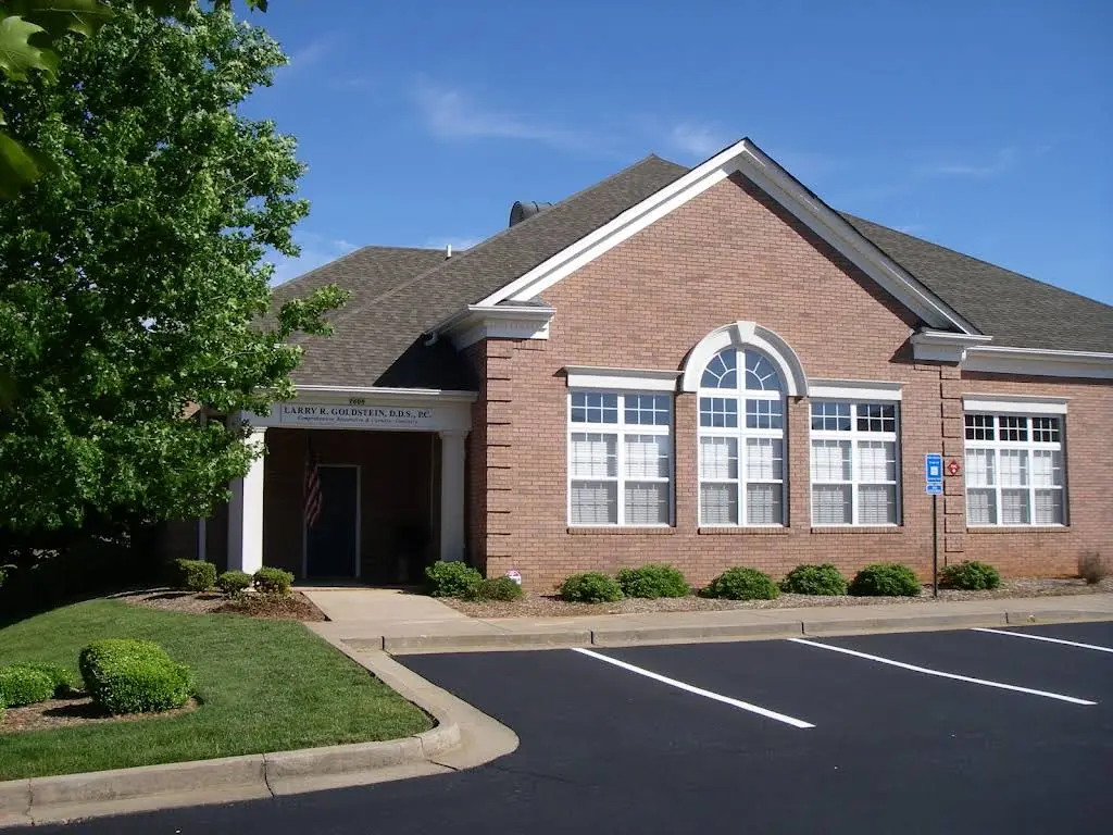 Larry R. Goldstein, DDS, PC - Professional dental clinic exterior with modern facilities
