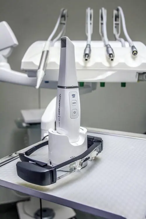 Alpharetta Dental Associates - Professional dental clinic exterior with modern facilities