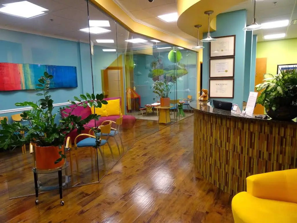 Wonderland Pediatric Dentistry - Professional dental clinic exterior with modern facilities