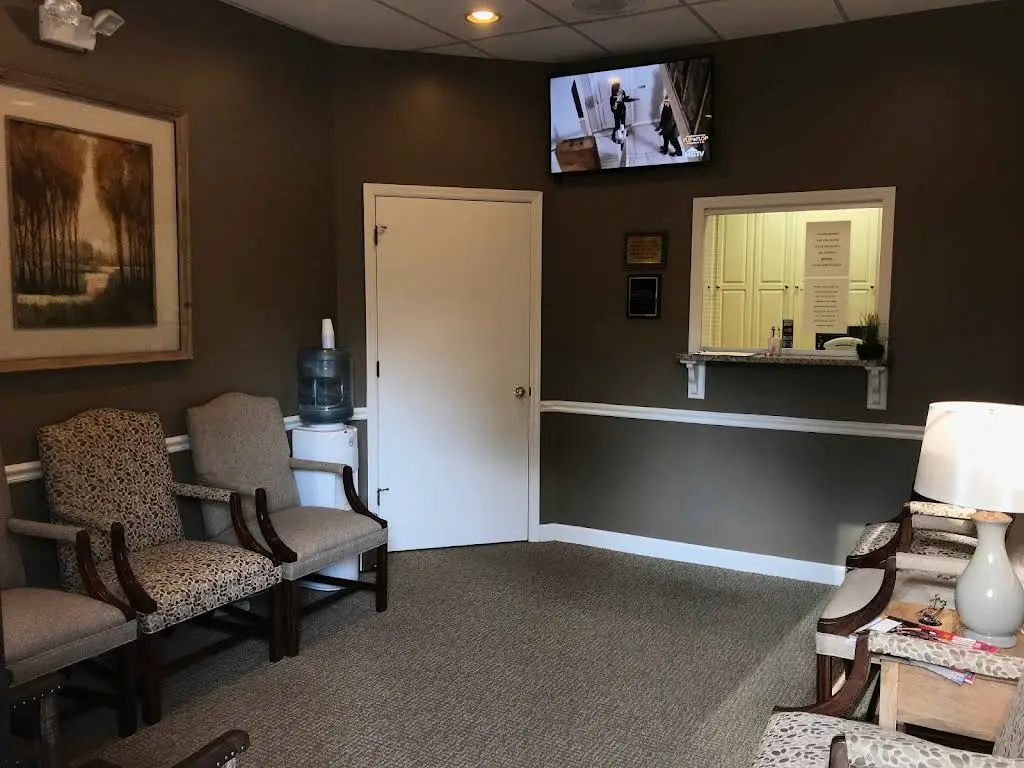 Gary C. Leonard, DDS - Professional dental clinic exterior with modern facilities