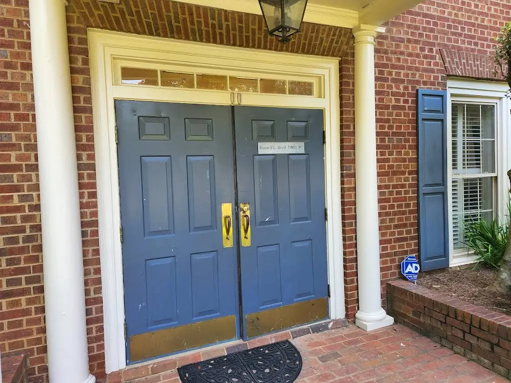 North Springs Family Dentistry: Dr. Russell L. Boyd, D.M.D - Professional dental clinic exterior with modern facilities