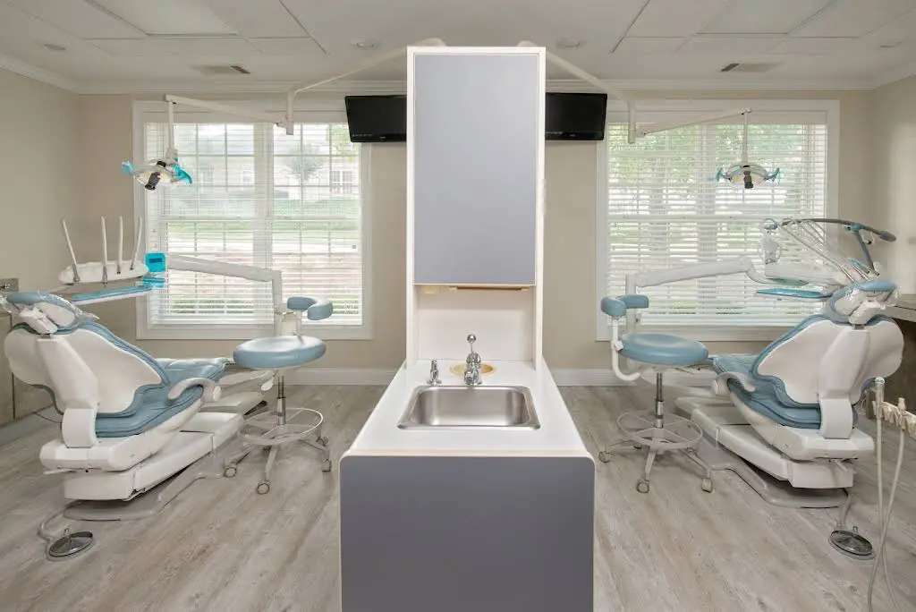 Duluth Dental Group - Professional dental clinic exterior with modern facilities