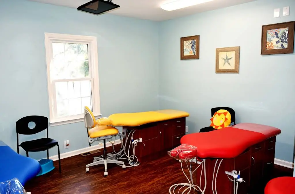 Hom Dental - Professional dental clinic exterior with modern facilities