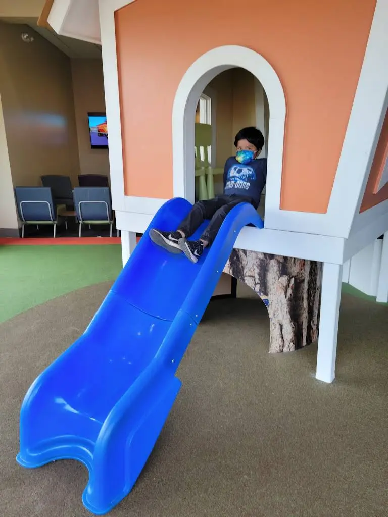 Dr. Kwon Pediatric Dentistry - Professional dental clinic exterior with modern facilities