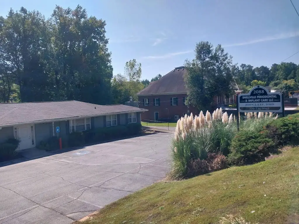 Sugarloaf & Snellville Periodontal & Dental Implant Care - Professional dental clinic exterior with modern facilities