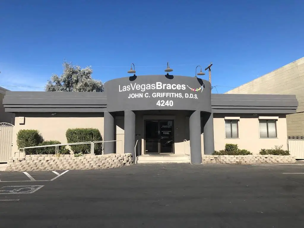 Las Vegas Braces - Professional dental clinic exterior with modern facilities