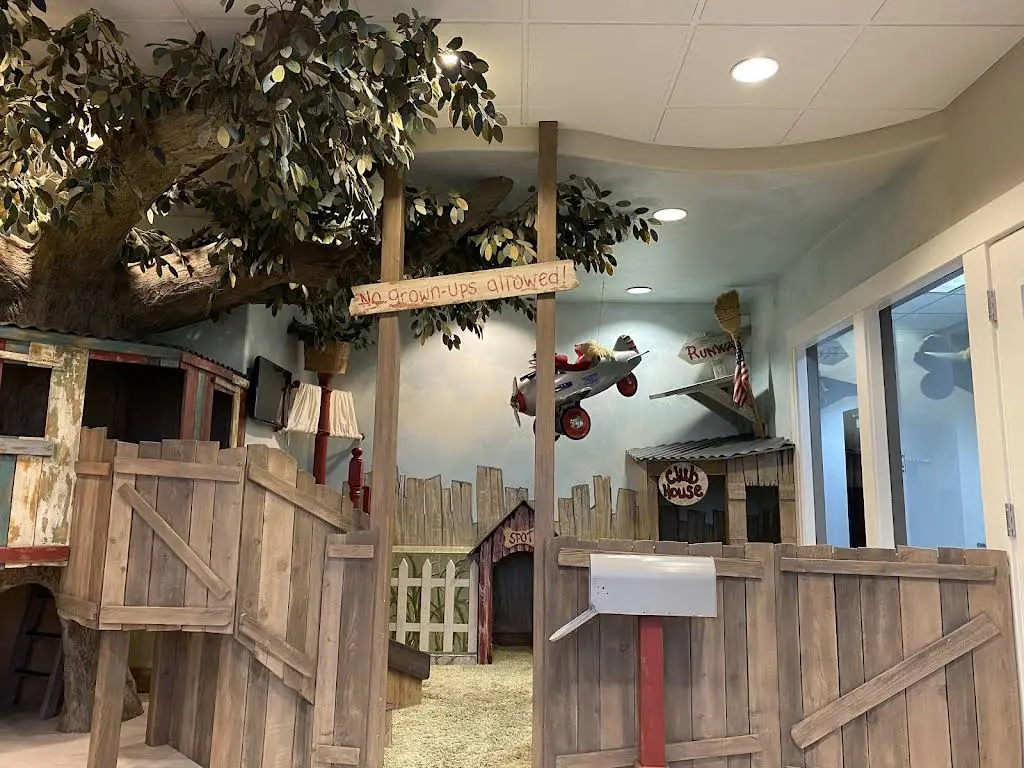 Redwood Pediatric Dentistry - Professional dental clinic exterior with modern facilities