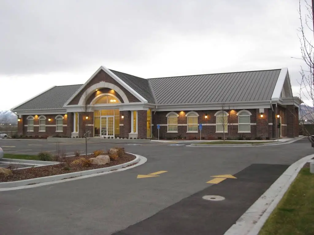 Glen C. Bills Family Orthodontic Specialists - Professional dental clinic exterior with modern facilities