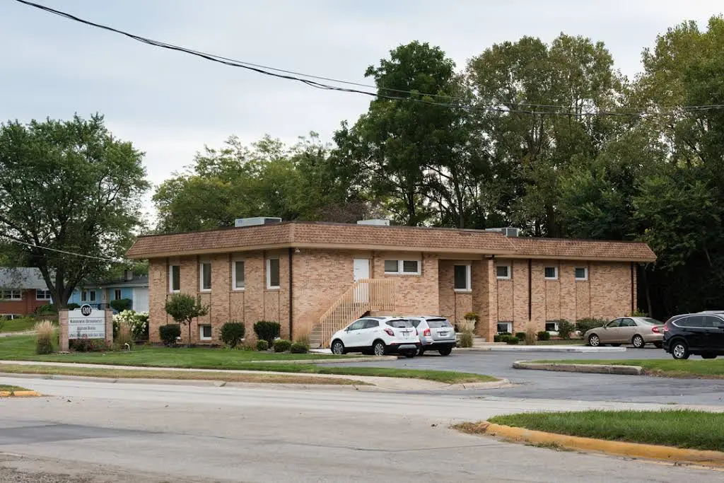 Naborowski Orthodontics - Professional dental clinic exterior with modern facilities