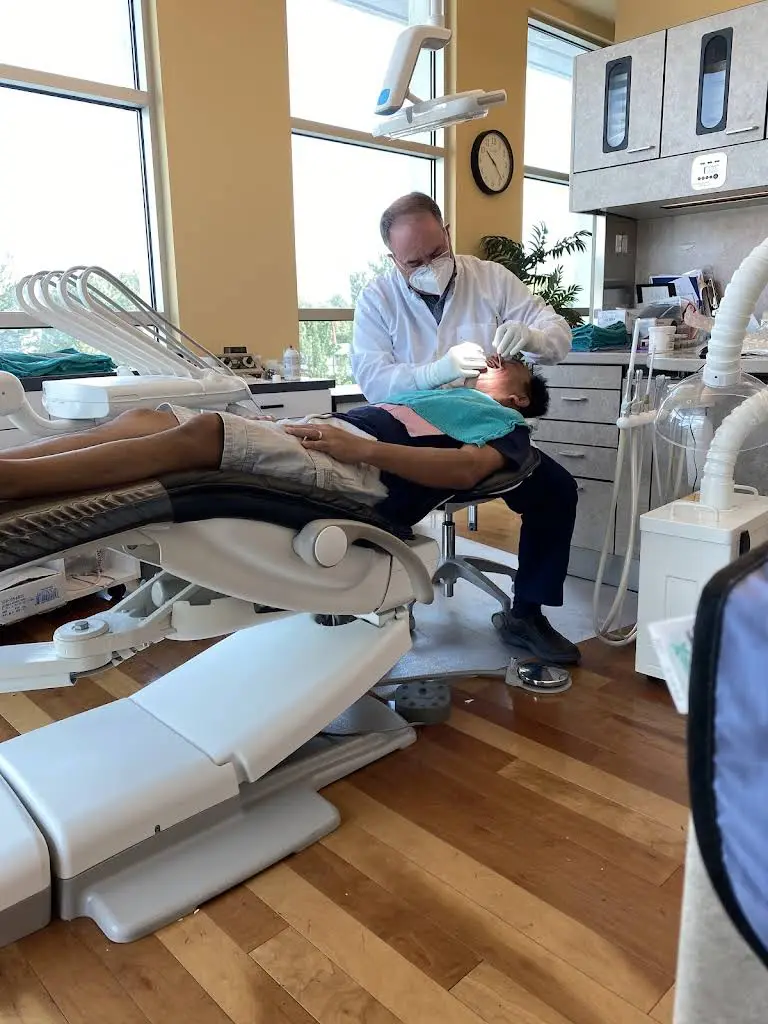 Sina Hasberry DDS - Professional dental clinic exterior with modern facilities