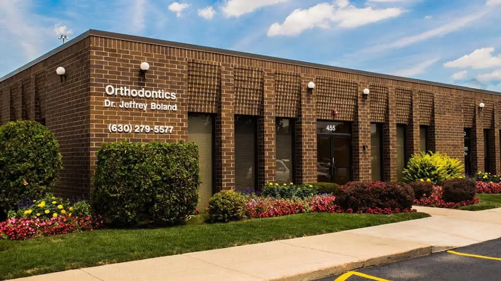 Boland Orthodontics / Straighter Smile - Professional dental clinic exterior with modern facilities
