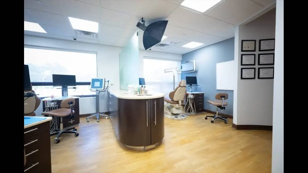 Advanced Orthodontic Specialists - Professional dental clinic exterior with modern facilities