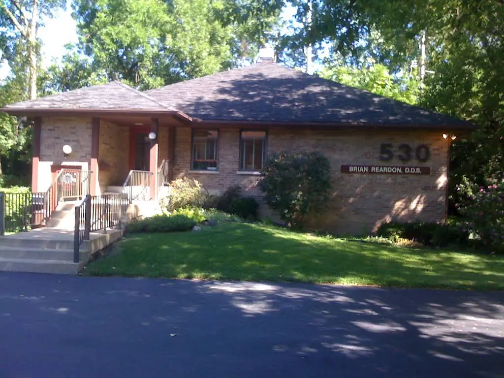 Reardon Family Dental - Professional dental clinic exterior with modern facilities