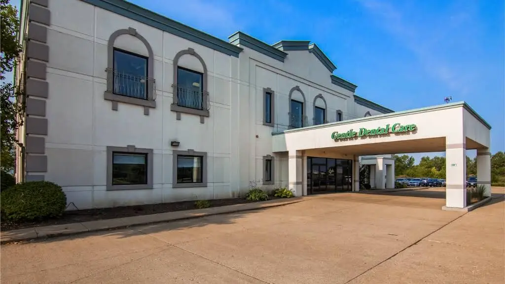 Maple Shade Dental of Peoria - Professional dental clinic exterior with modern facilities