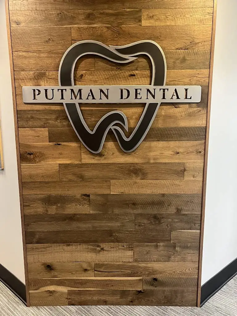 Putman Dental - Professional dental clinic exterior with modern facilities