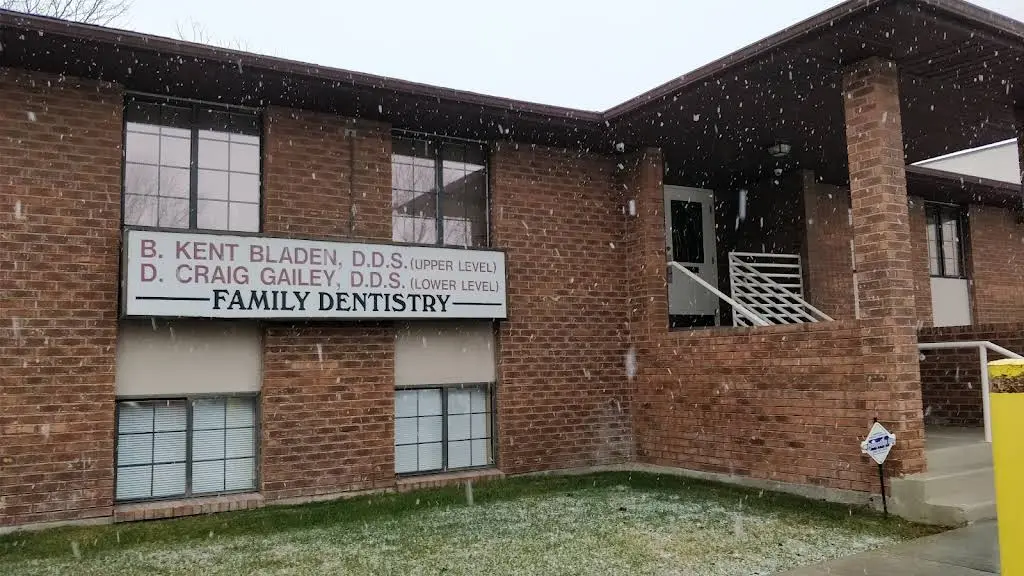 D. Craig Gailey DDS - Professional dental clinic exterior with modern facilities