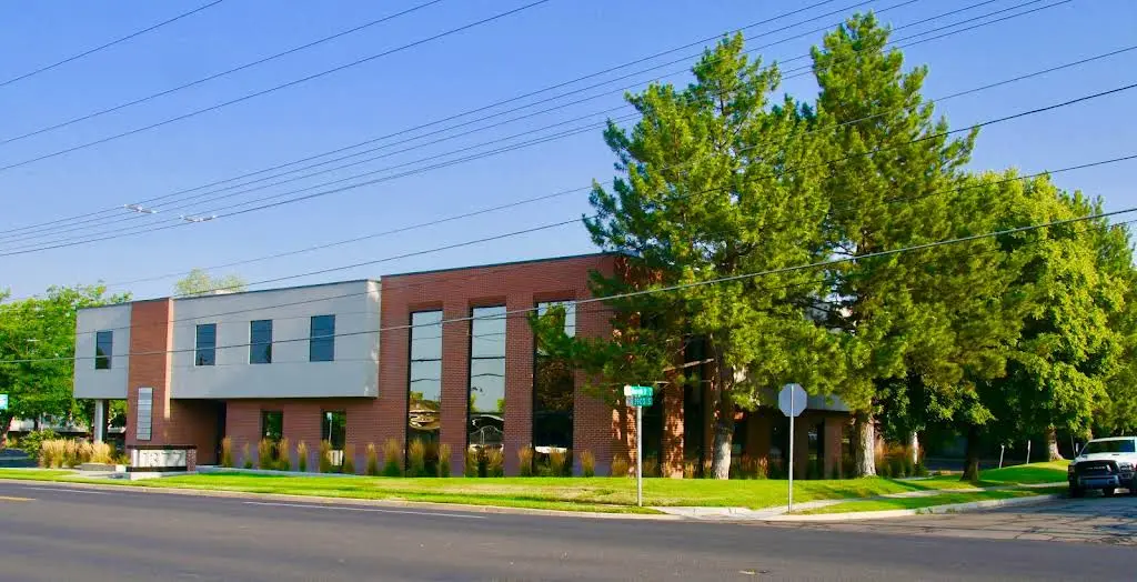 Gary L. Findley, DDS - Professional dental clinic exterior with modern facilities