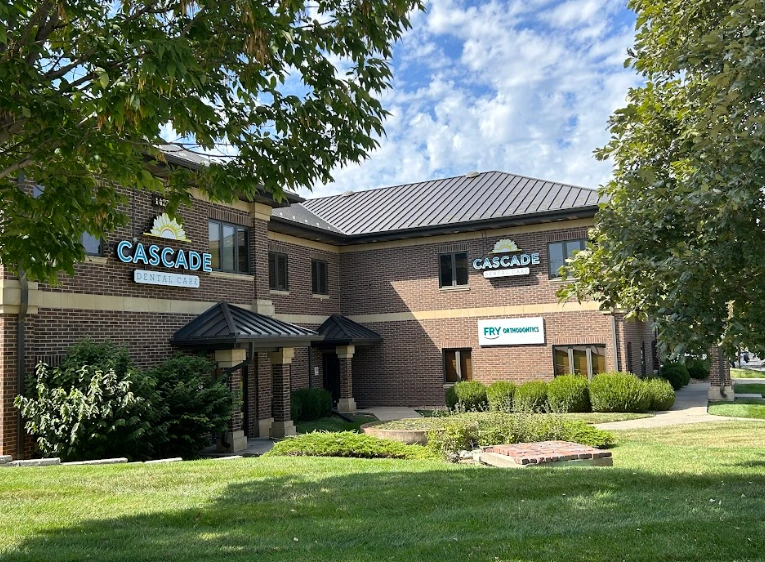 Fry Orthodontic Specialists - Professional dental clinic exterior with modern facilities