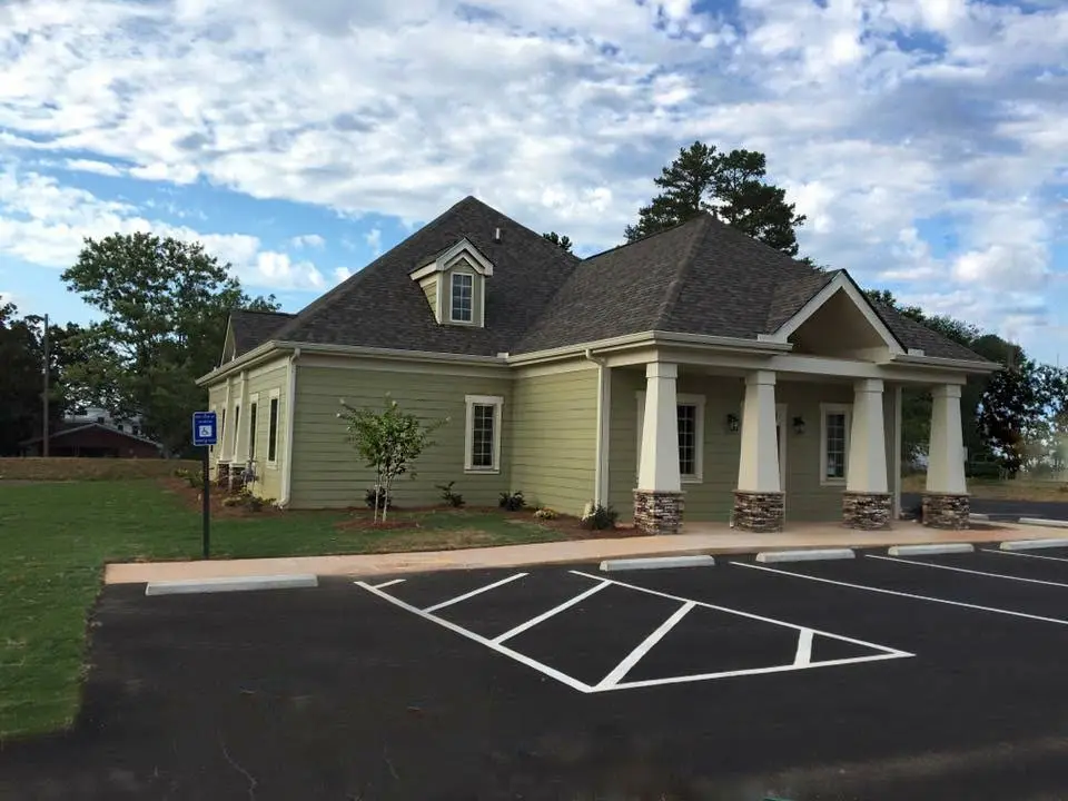 West Jackson Family Dental - Professional dental clinic exterior with modern facilities