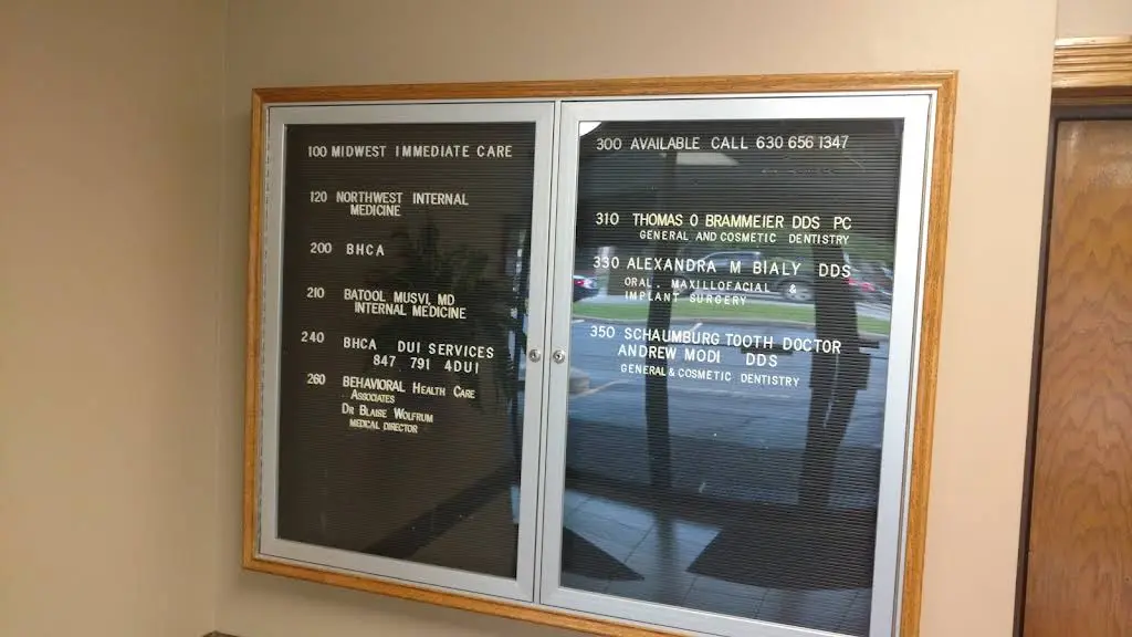 Schaumburg Tooth Doctor - Professional dental clinic exterior with modern facilities