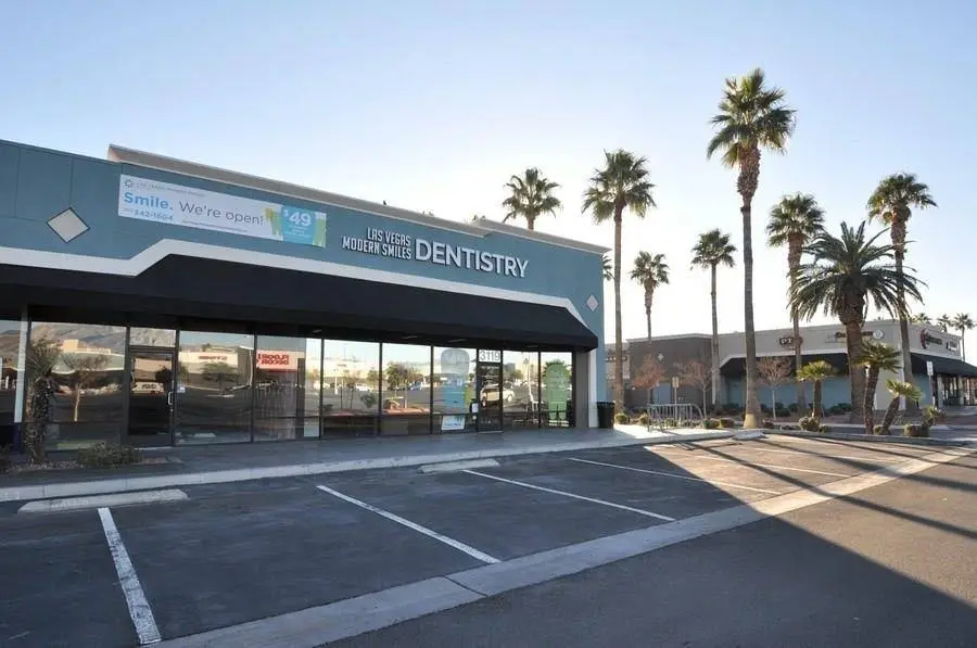 Las Vegas Modern Smiles Dentistry - Professional dental clinic exterior with modern facilities