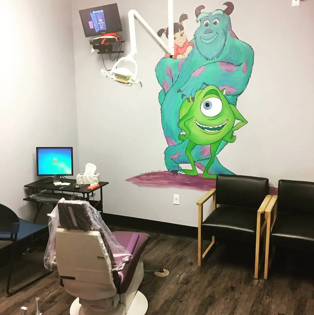 Little Smiles Pediatric Dentistry - Professional dental clinic exterior with modern facilities