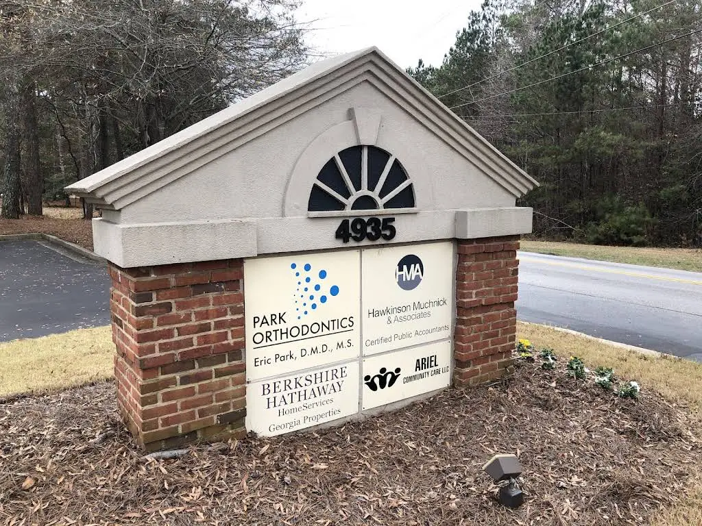 Park Orthodontics - Professional dental clinic exterior with modern facilities