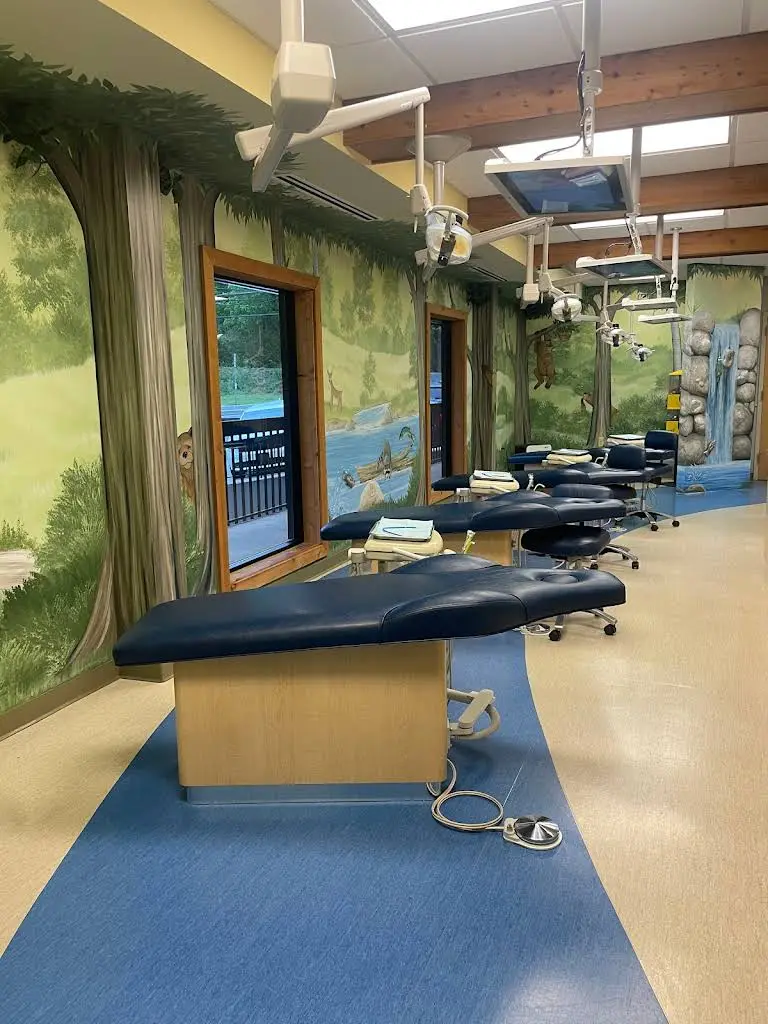 Cherokee Children's Dentistry - Professional dental clinic exterior with modern facilities