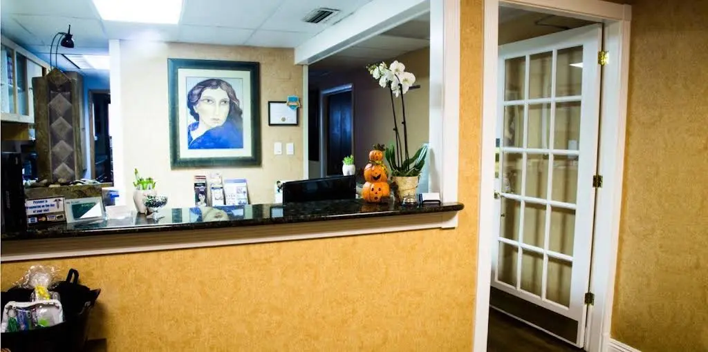North Avenue Dental Care - Professional dental clinic exterior with modern facilities