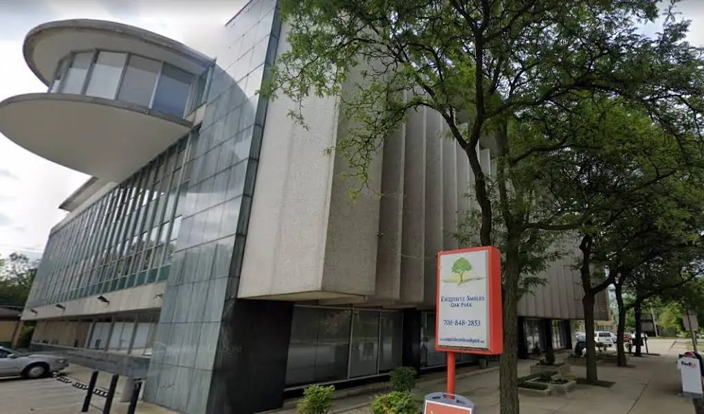 Exquisite Smiles Oak Park - Professional dental clinic exterior with modern facilities